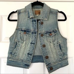 2 for $20 🎀 Cropped denim vest